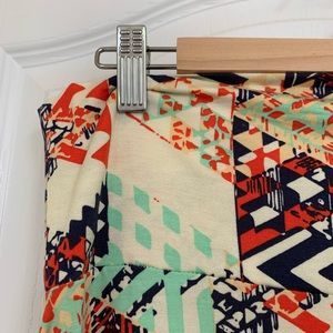 NWOT LuLaRoe Azure: L Geometric Cream Pattern
